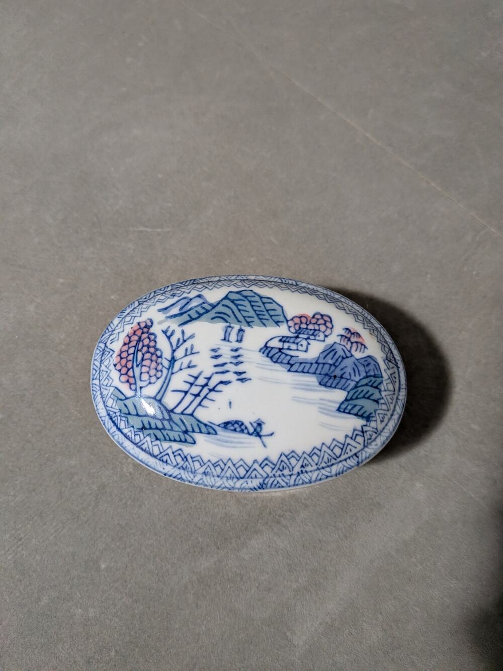 Vintage Chinoiserie Blue & White Porcelain Oval Trinket Box Lidded Dish